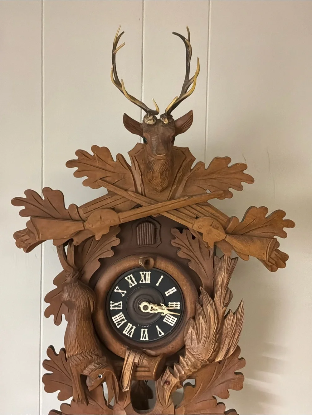 E Schmeckenbecher 1970 Black Forest 8 Day Cuckoo Clock Deer Rabbit Pheasant Guns